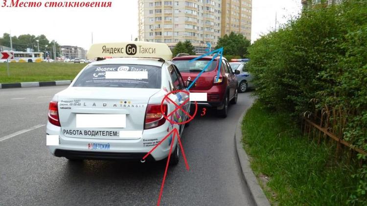 В аварии с такси пострадала женщина в Ставрополе