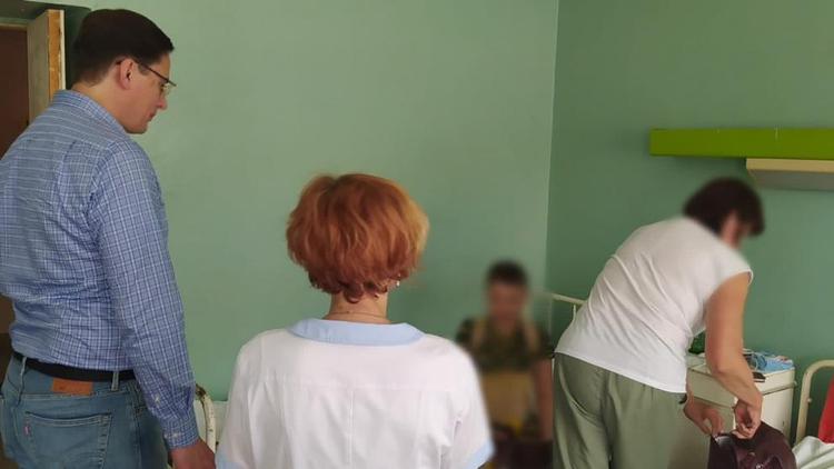 Глава Кисловодска навестил в больнице пострадавшего в ДТП ребёнка 