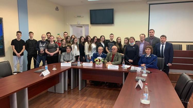 Очно-дистанционная встреча «История и традиции прокуратуры России» прошла в Ставрополе