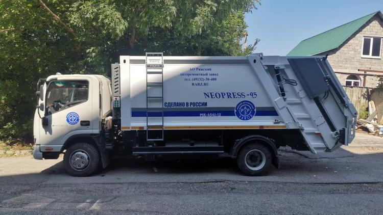 В Кисловодске протестировали современный отечественный мусоровоз