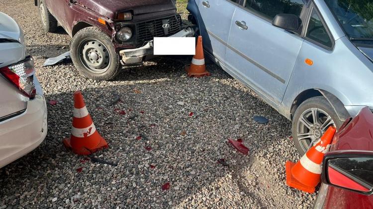На Ставрополье смерть водителя в дороге привела к аварии с пятью автомобилями