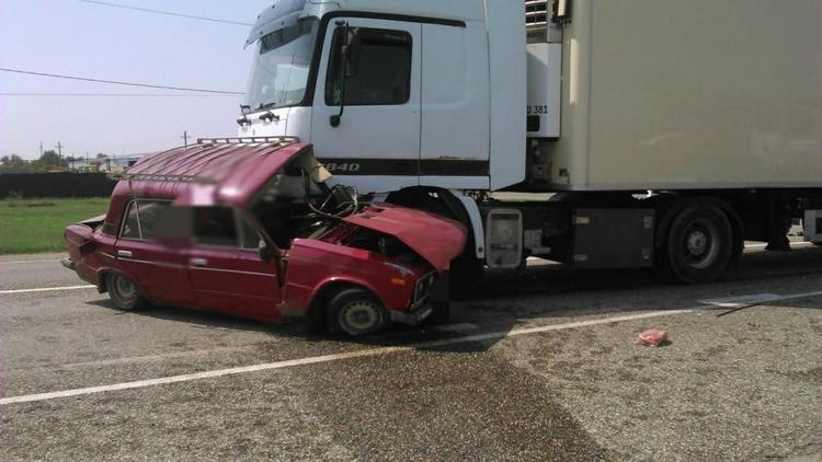 Вблизи Новоалександровска погибли водитель и пассажирка заглохшей «шестерки»