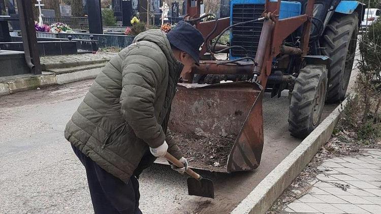 На Крестовоздвиженском кладбище Ставрополя завершили ремонт подъездных дорог