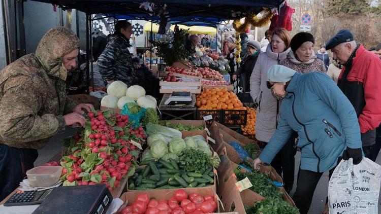Свежие овощи для первомайского застолья продают на ярмарках в Ставрополе