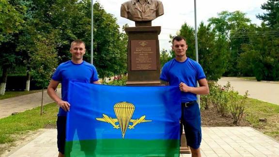 Ставропольские спасатели установили памятник командующему ВДВ