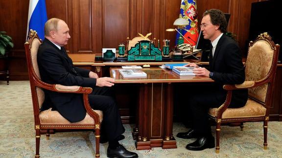 Владимир Путин провёл рабочую встречу с председателем совета директоров АО «БТС-МОСТ»