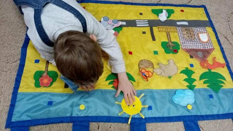 В Невинномысске на занятиях с особенными детьми используют необычное игровое пособие