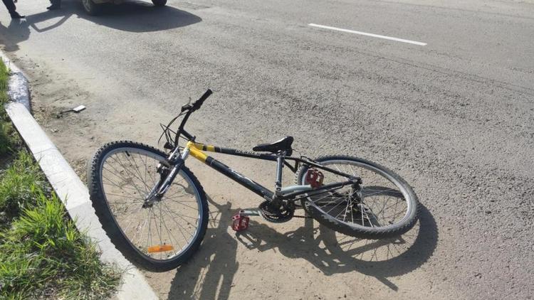 В Апанасенковском округе под колёса легковушки попал школьник-велосипедист