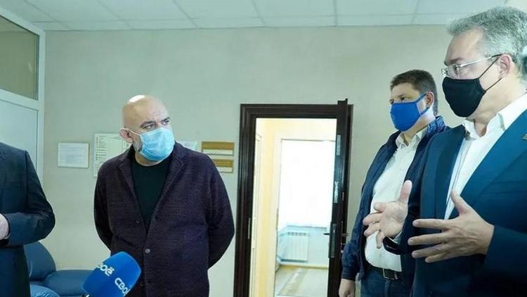 Главврач крупнейшей ковид-больницы в Коммунарке посетил Ставрополье
