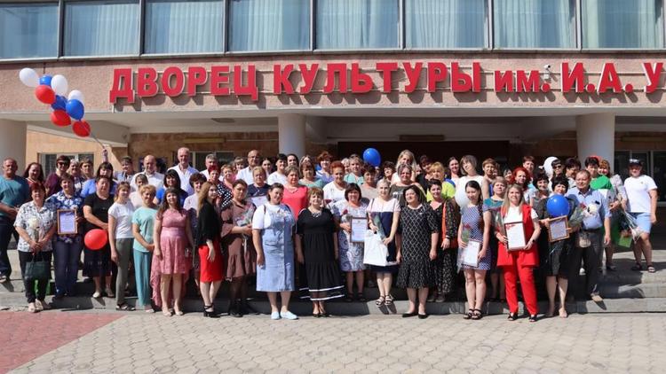 Ставропольские активисты «Единой России» провели один день с соцработниками