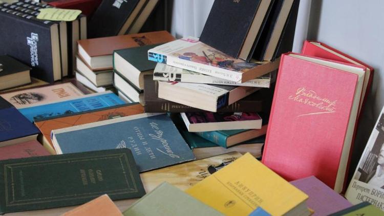 В Ставропольской библиотеке для молодежи дарят книги