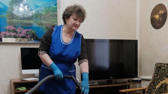 Работа по душе, а не по графику: ставропольчанка трудится в Изобильненском центре соцобслуживания 27 лет
