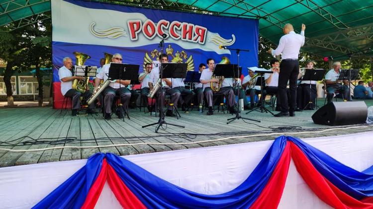 В Новоалександровске на Ставрополье пройдёт праздничный концерт ко Дню флага России