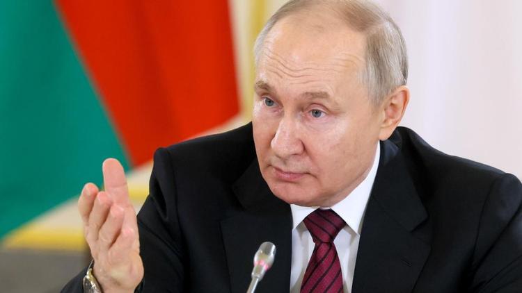 Владимир Путин выступил на Евразийском экономическом форуме