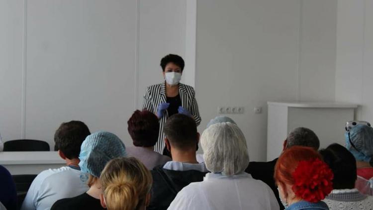 Медики Александровской районной больницы получат выплаты в июне