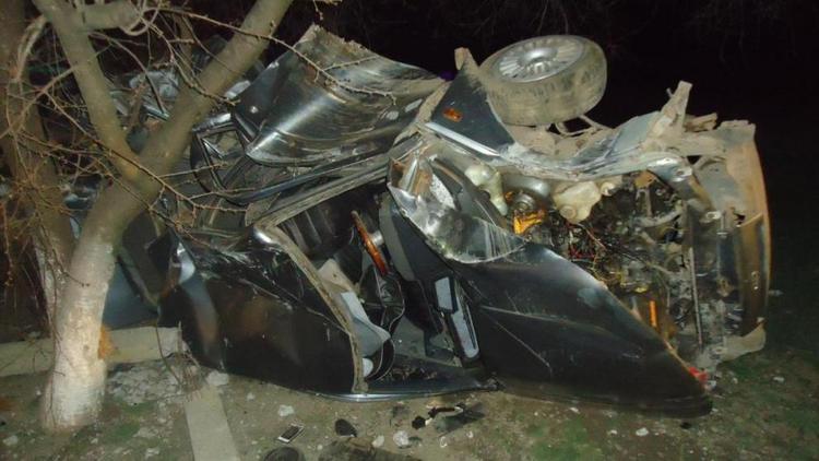 В Красногвардейском районе водитель без прав врезался в столб: два пассажира погибли