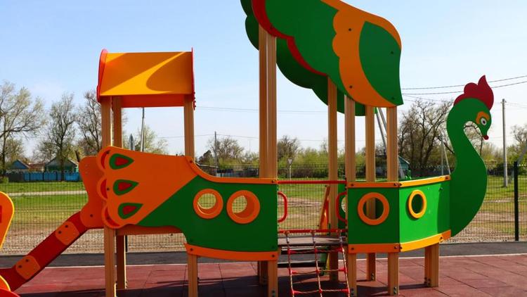 Ещё одну детскую площадку построили в Ипатовском округе Ставрополья