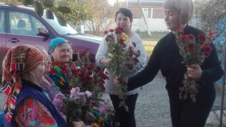 В Новоалександровском округе проходит акция ко Дню матери