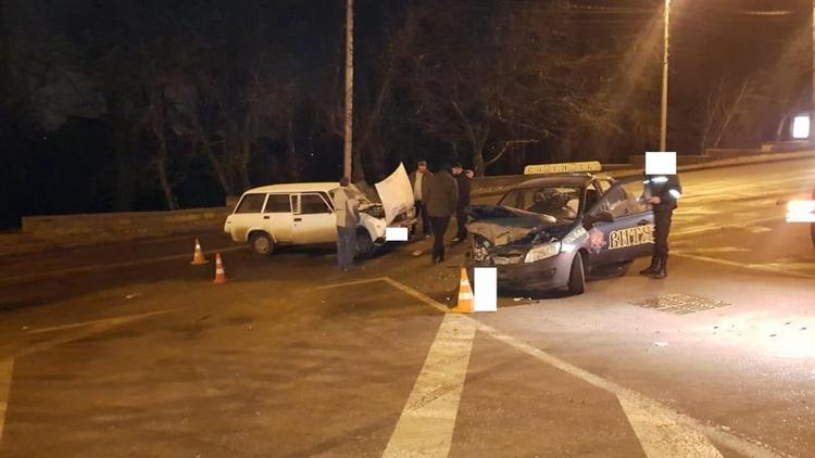 В Ставрополе лихач спровоцировал аварию с двумя пострадавшими