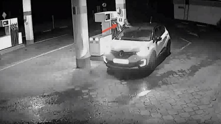 Пьяный посетитель заправки в Новоалександровске на Ставрополье похитил топливораздаточный кран