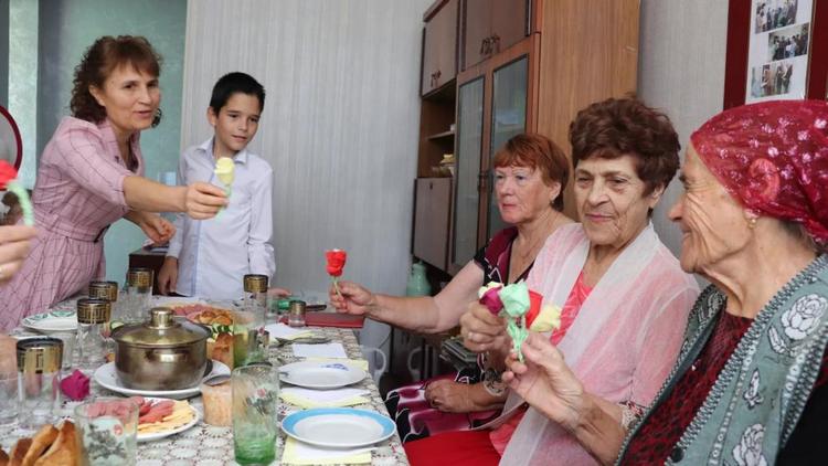 В Кисловодске пенсионеров пригласили на благотворительный обед