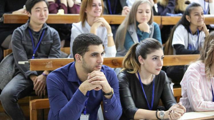 Новые профессии в сфере туризма и гостеприимства обсуждают студенты в Ставрополе