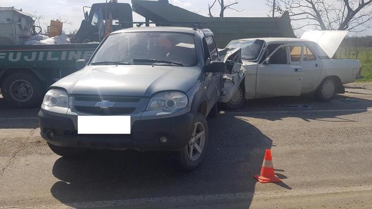 Водитель отечественной легковушки создал тройную аварию на Ставрополье