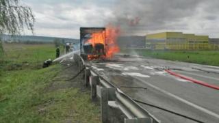 В Минераловодском районе в результате столкновения легкового автомобиля и грузовика погиб человек
