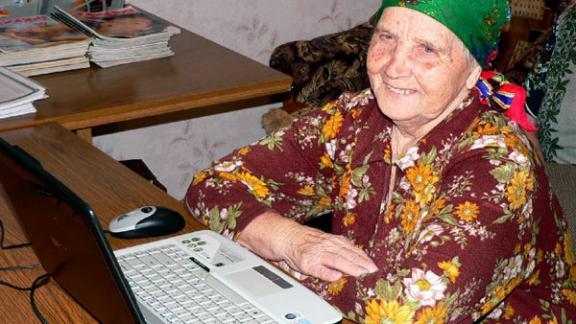Компьютерной грамоте обучают пожилых людей в Левокумском районе