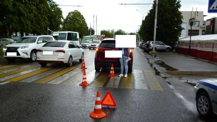 В Ставрополе под колёса автомобиля попали женщина с ребёнком