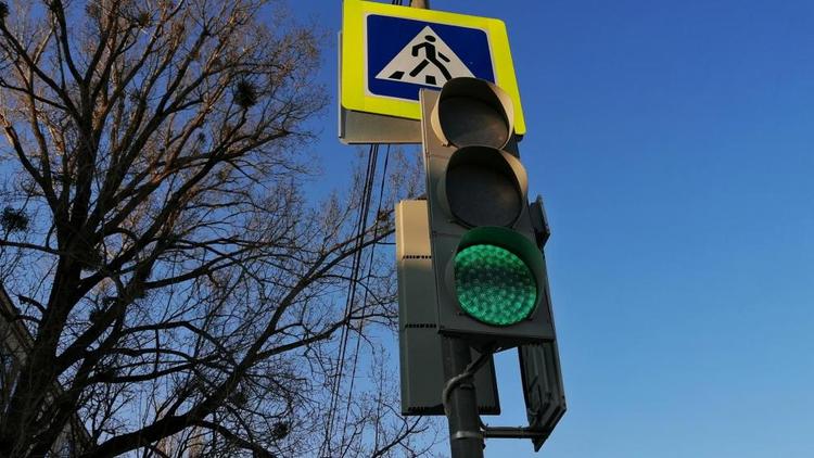 Прокуратура потребовала установить светофор в Ставрополе на перекрёстке рядом со школой