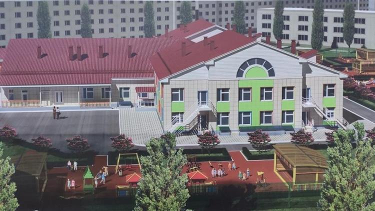 В Георгиевске строят дом для переселенцев и детский сад