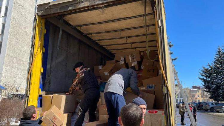 Более 20 тонн гуманитарной помощи отправили из Пятигорска жителям Донбасса