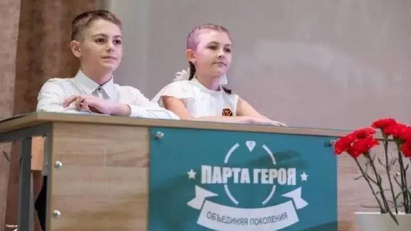 Более тысячи парт героев установили в школах Ставропольского края