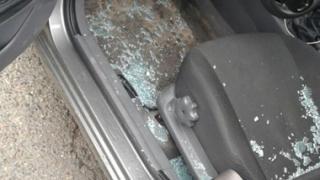 Камнем из-под колеса встречной машины ранен водитель в Ставрополе