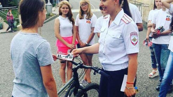 Курортный патруль в Пятигорске напоминает жителям и гостям о правилах поездок на велотранспорте