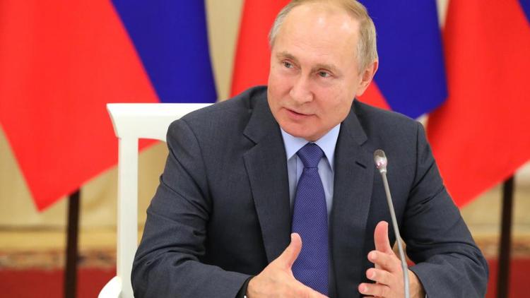 Владимир Путин: Сфера межнациональных отношений требует внимания и работы