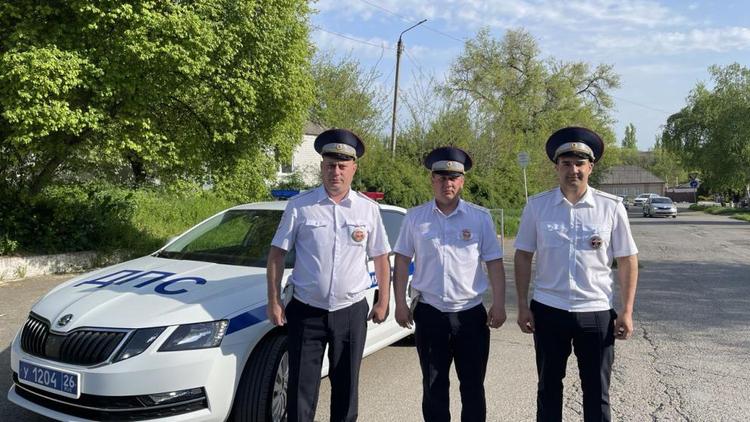 На Ставрополье полицейские экстренно доставили пенсионерку в больницу