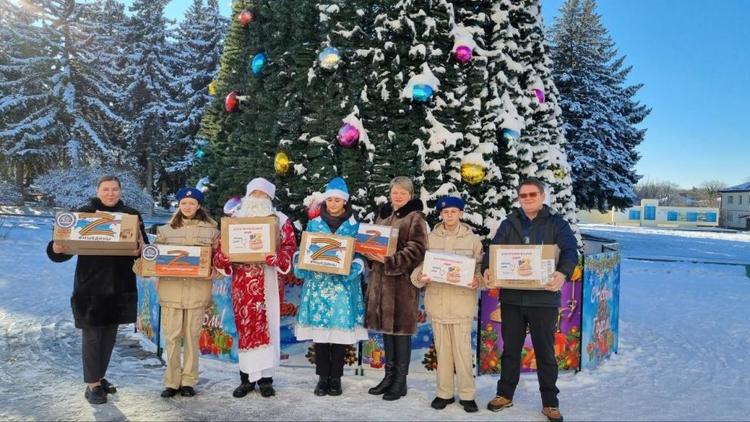 Школьники Предгорья собрали для бойцов СВО более двух тысяч новогодних подарков
