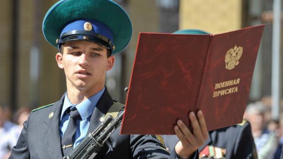 Курсанты первого курса ставропольского филиала института ФСБ России приняли присягу