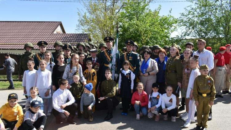 В Андроповском округе Ставрополья прошёл парад у дома ветерана