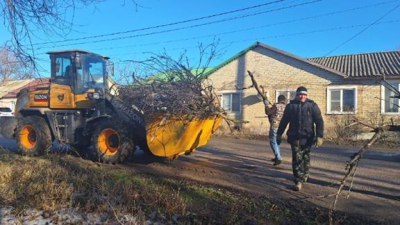 В селе Левокумском на Ставрополье прошёл субботник по ликвидации последствий непогоды