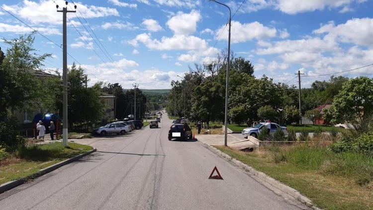 В селе Александровском на Ставрополье водитель сбил велосипедистку