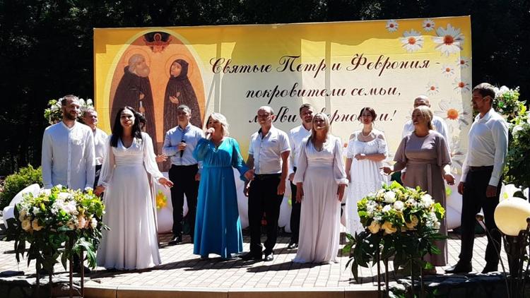 В Новоалександровском округе 8 июля отметили фестивалем семейного творчества