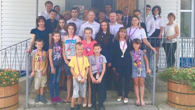 Ставропольские следователи поздравили воспитанников подшефного Детского дома с Днем знаний