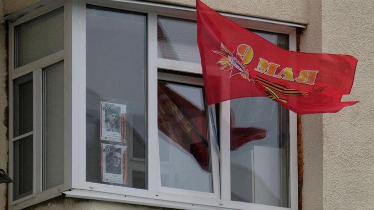 Жители Ставрополья украшают окна символикой Победы