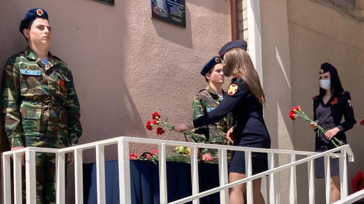 На Ставрополье росгвардейцы приняли участие в открытии мемориальных досок погибшим землякам