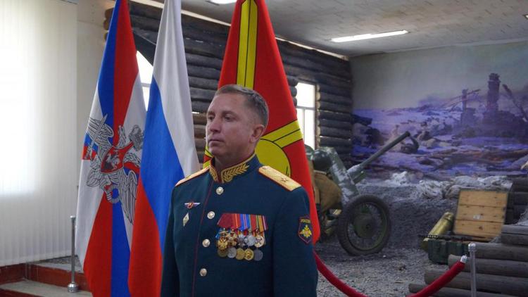В Ставрополе новому командующему 49-й армией Якову Резанцеву вручили штандарт