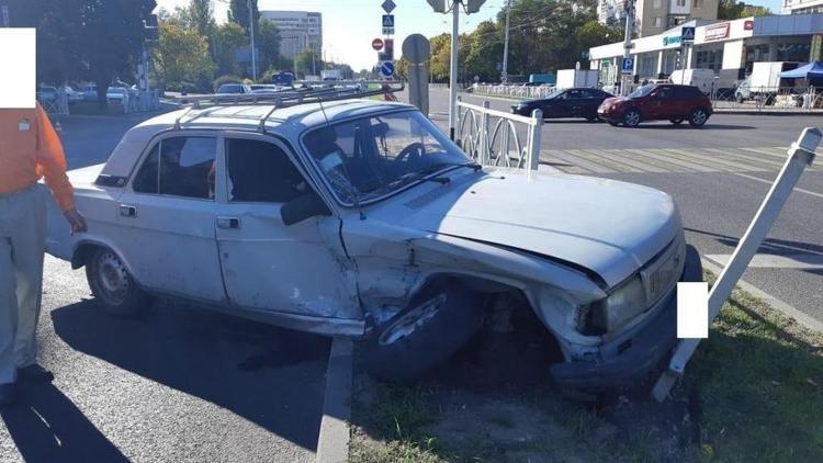 Девушка на БМВ и пенсионер на «Волге» не поделили дорогу в Ставрополе