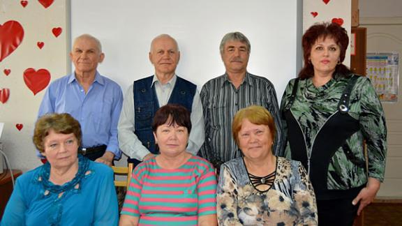 В Невинномысске состоялся выпускной для пенсионеров, освоивших программу компьютерных курсов